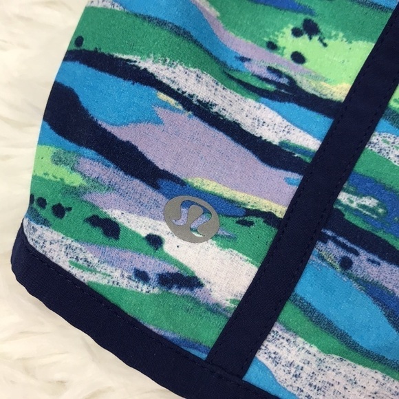Lululemon Tracker Short III Seven Wonders Multi - Picture 8 of 9
